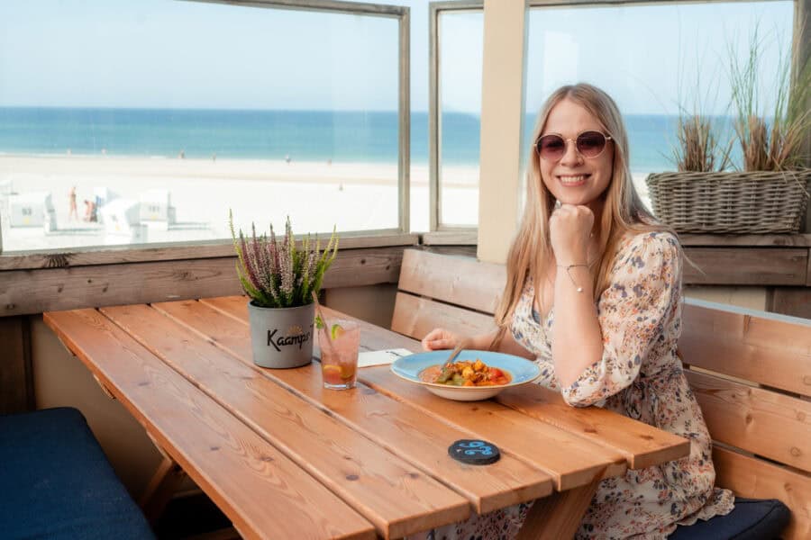 Sylt Fräulein im Strandrestaurant Kaamps 7 in Kampen auf Sylt