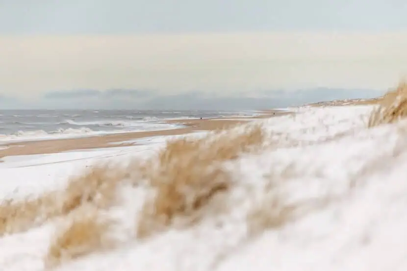 Sylt im Winter: Strand im Schnee in Kampen